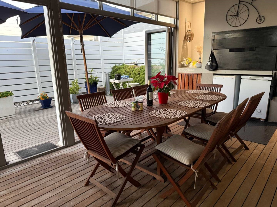 2 Bedroom Property for Sale in Plattekloof Western Cape